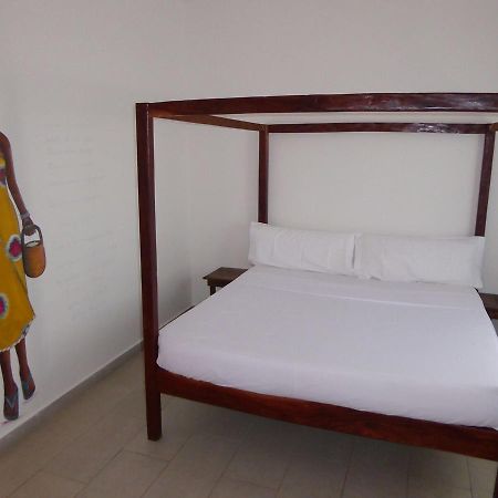 Sarawally Guesthouse Ampaya Екстериор снимка