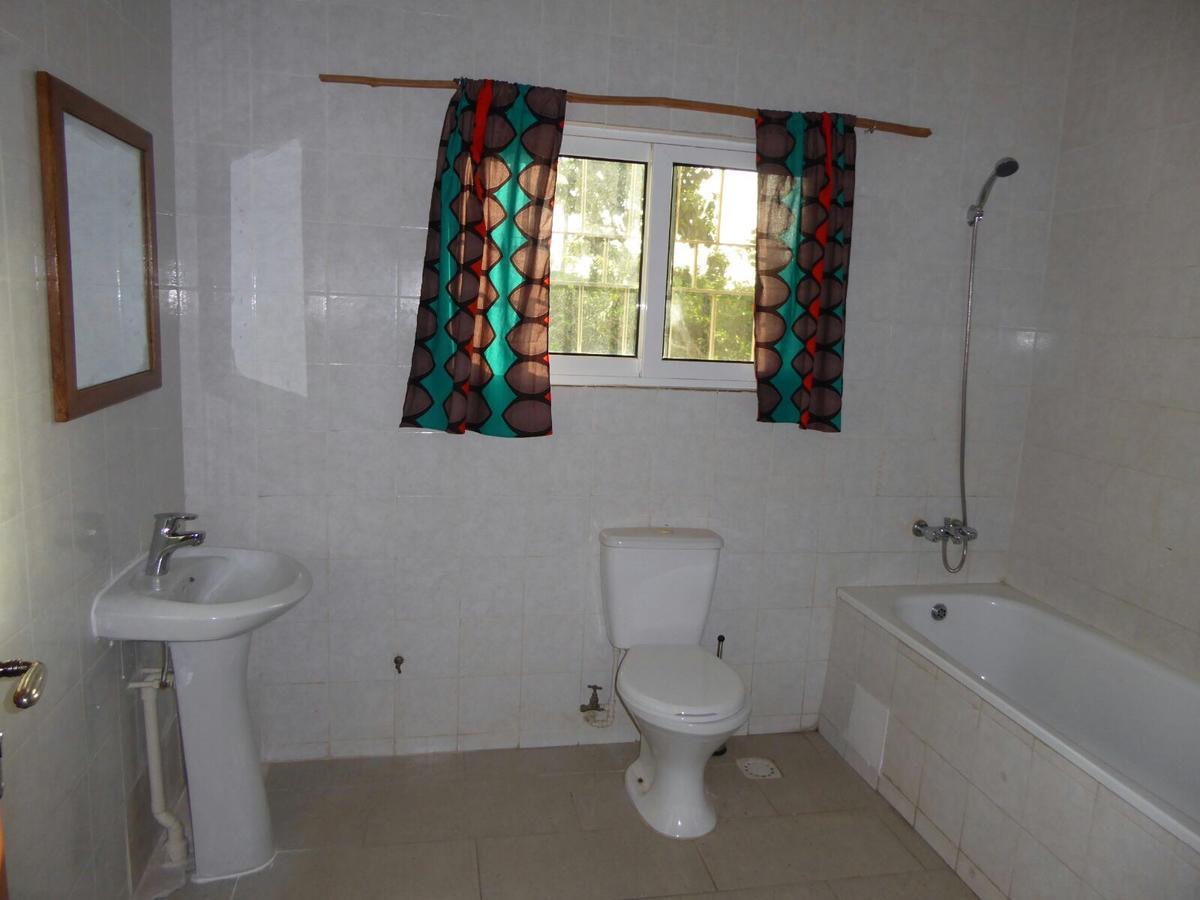 Sarawally Guesthouse Ampaya Екстериор снимка